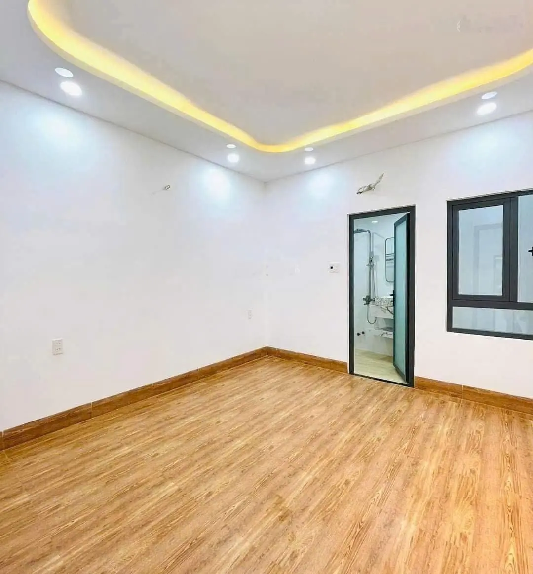 Bán nhà 60m2 đường Số 13 gần hồ bơi Vân Đồn, Q4 giá 3 tỷ 180. Xây 1 trệt 4 lầu - có 5 phòng ngủ