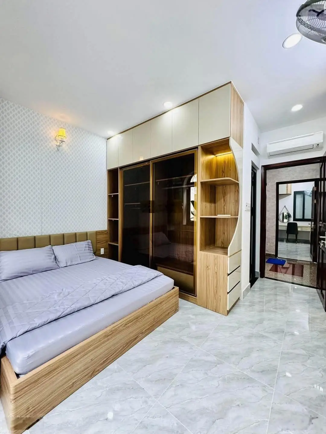 Chủ gửi bán nhanh căn nhà HXH ở Hoàng Diệu Quận 4, dt 65,6m2 giá 3 tỷ 670tr, hđ thuê 24tr/th, SHR