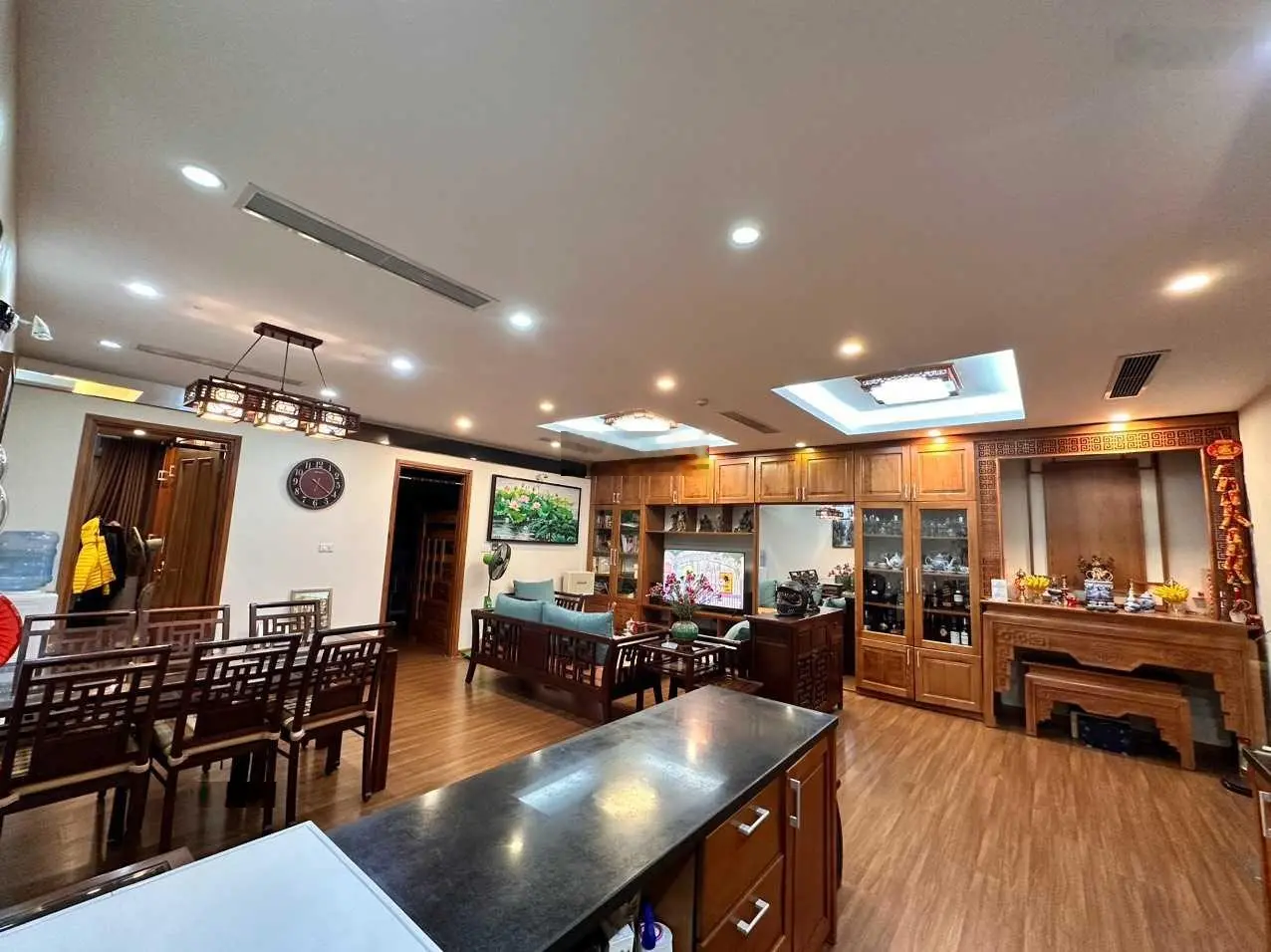 Bán gấp ! 170m2, 4pn, giá chỉ 12 tỷ. cửa đông nam, nt cao cấp, vị trí thuận lợi. lh: 0343,202.831