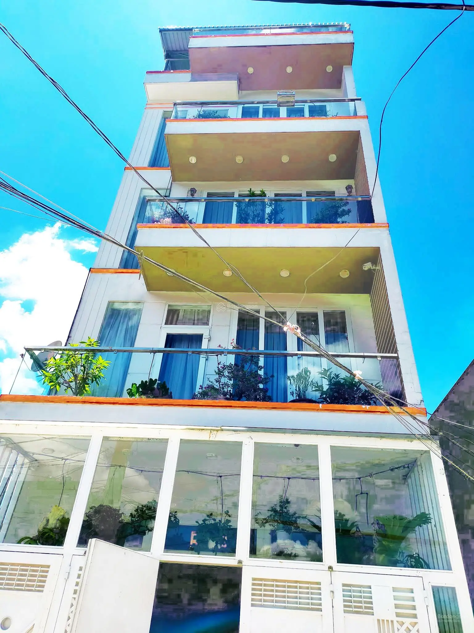 Bán nhà HXH 666 đường 3 Tháng 2, P. 14, Q. 10 (DT: 3.5x13m) nhà 3 lầu sân thượng