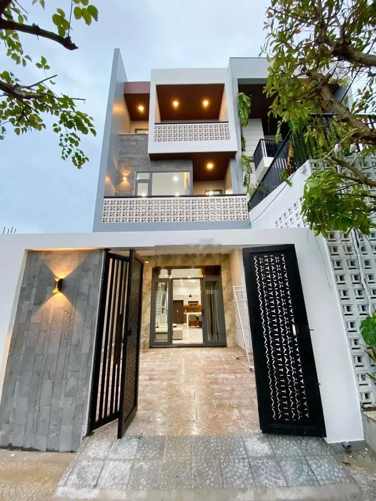 Bán căn nhà 3 tầng Đẹp nhứt Hoà Xuân. Sổ hoàn công