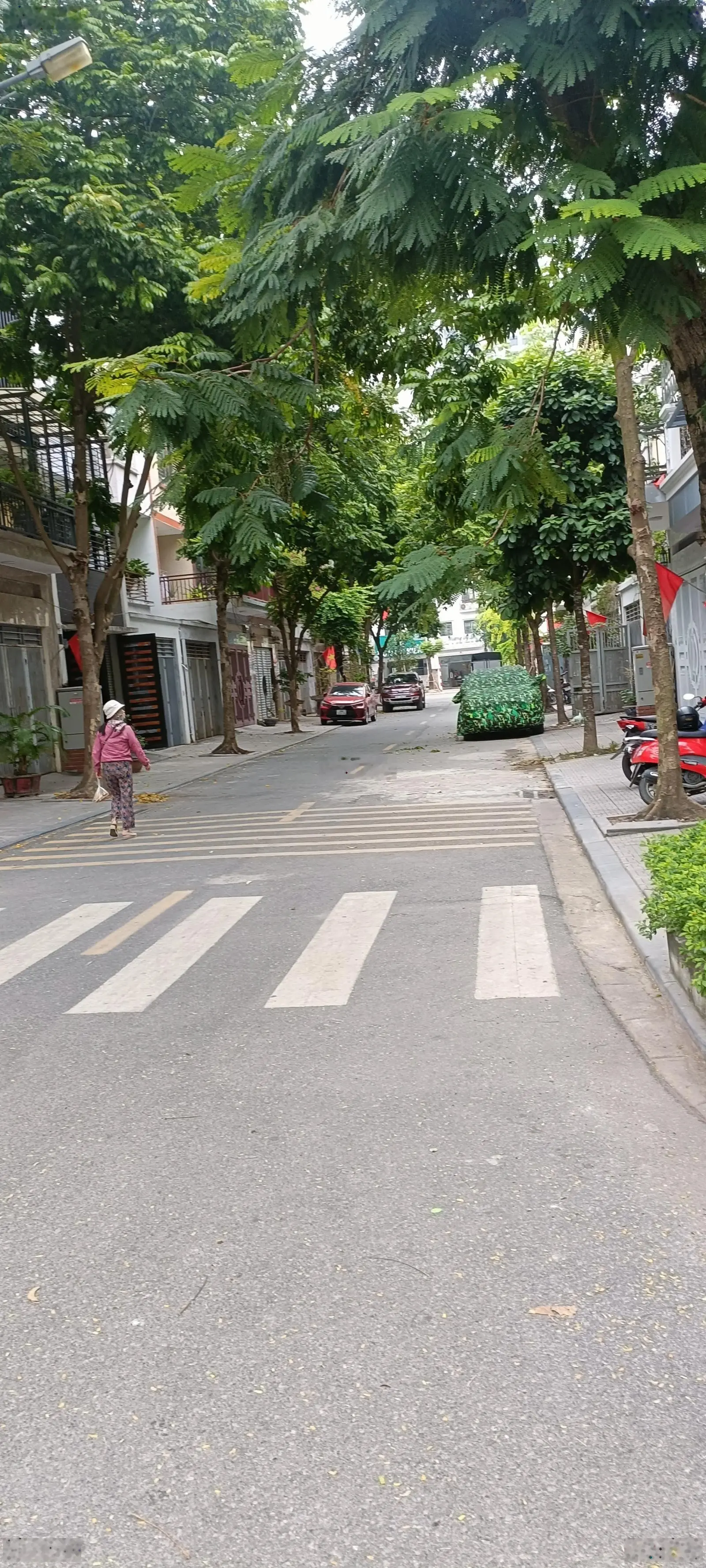 Bán LK KĐT Văn Phú, Hà Đông. Dt 40m, 6 tầng THANG MÁY giá 12,5 tỷ.view vườn hoa, vỉa hè ô tô tránh