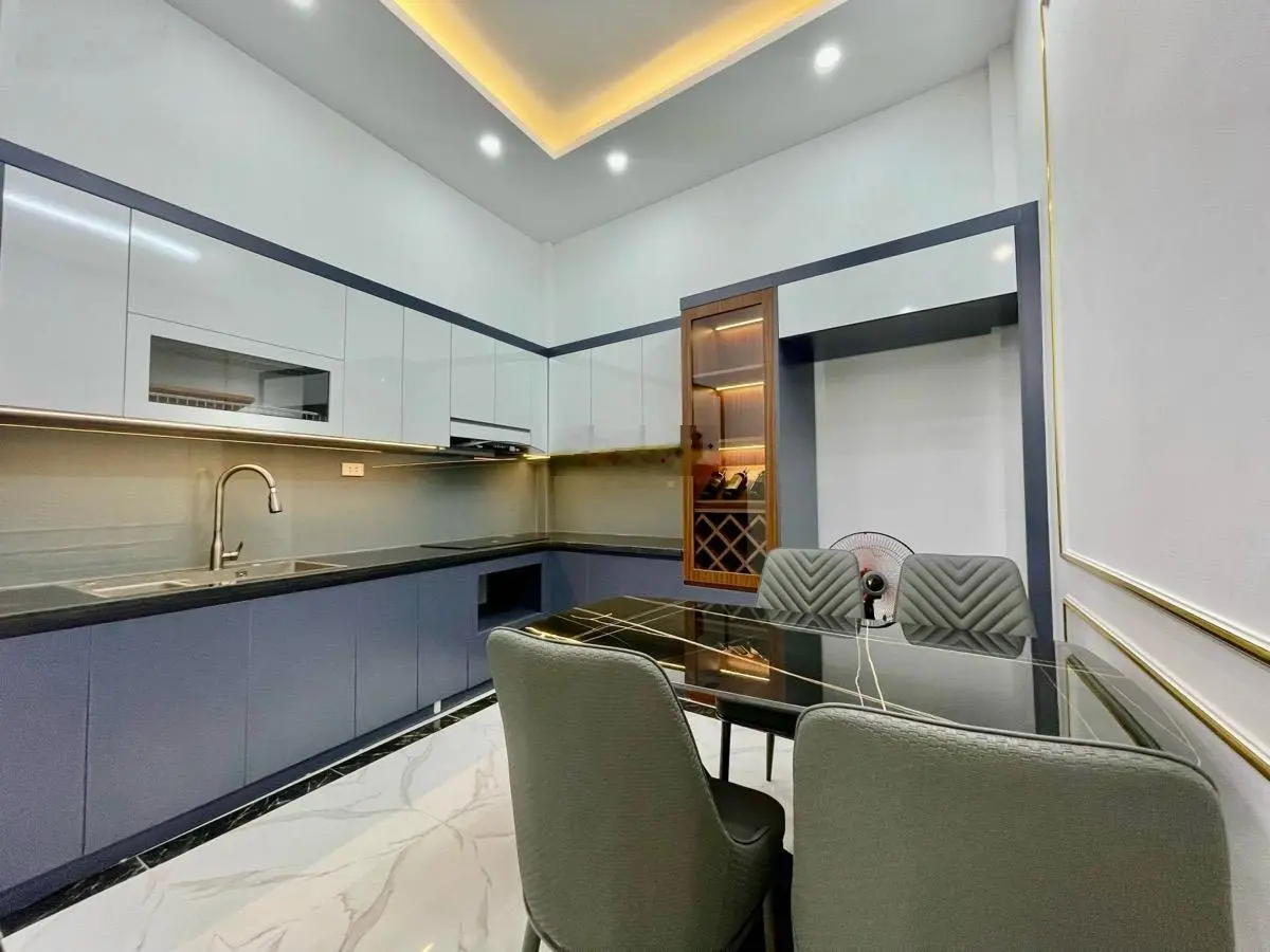 Bán nhà phố Cầu Giấy: Lô góc, ôtô, kinh doanh, gần phố, nhà mới. 42m2 x 4 tầng x MT 4m. Giá 7.8 tỷ