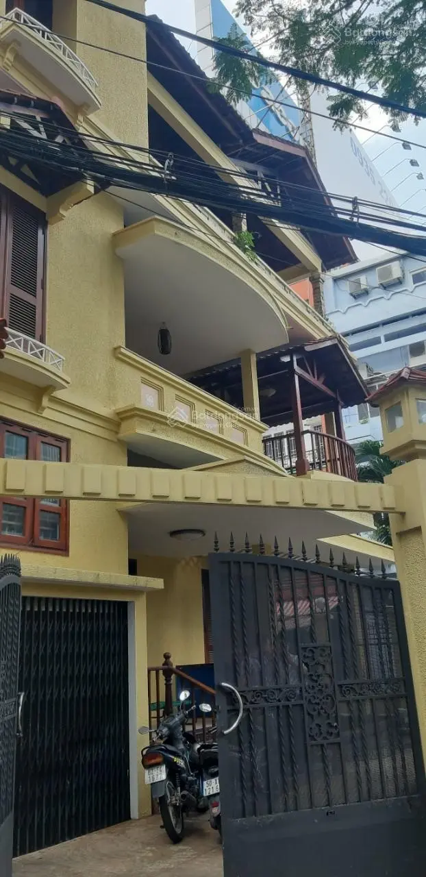 Bán biệt thự 3 mặt tiền Nguyễn Văn Trỗi P. 12 Q. Phú Nhuận
