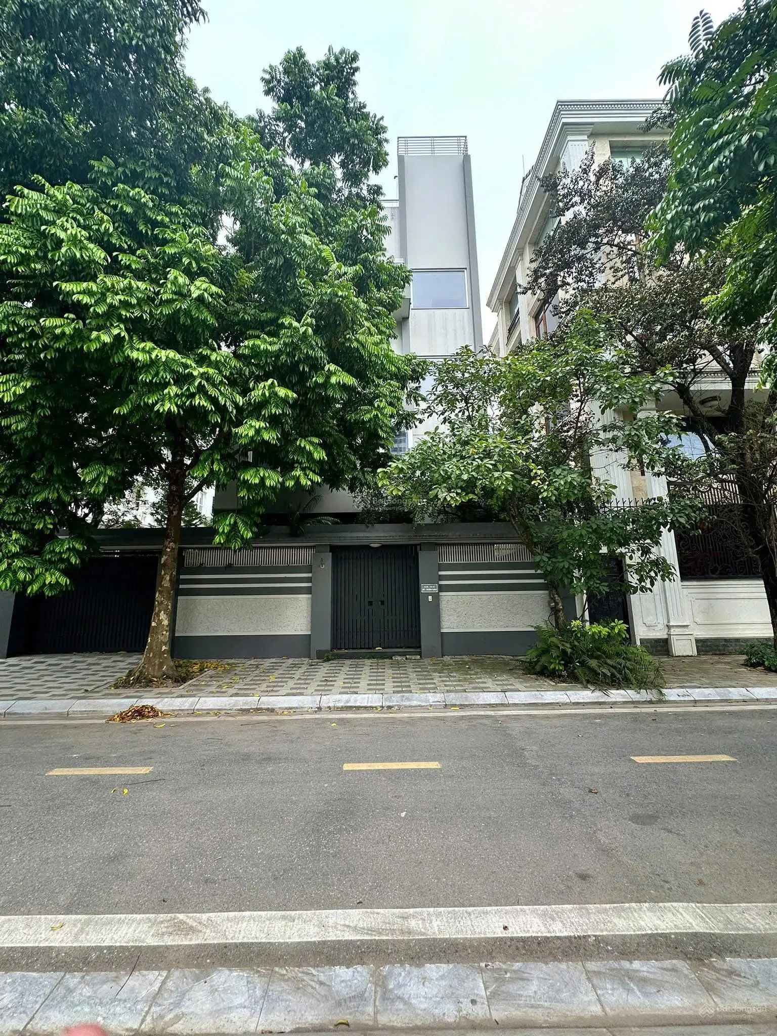 Đỉnh kịch! Biệt thự Vườn Đào - 2 mặt đường to - 252m2 - 6 tầng thang máy - 139.5 tỷ