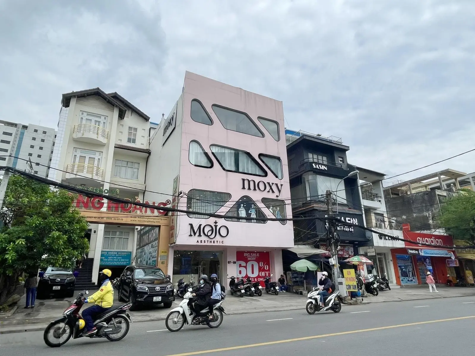 Bán nhà 3 tầng mặt tiền kinh doanh đường Nguyễn Gia Trí, P. 25, Bình Thạnh 12x16m giá 42 tỷ