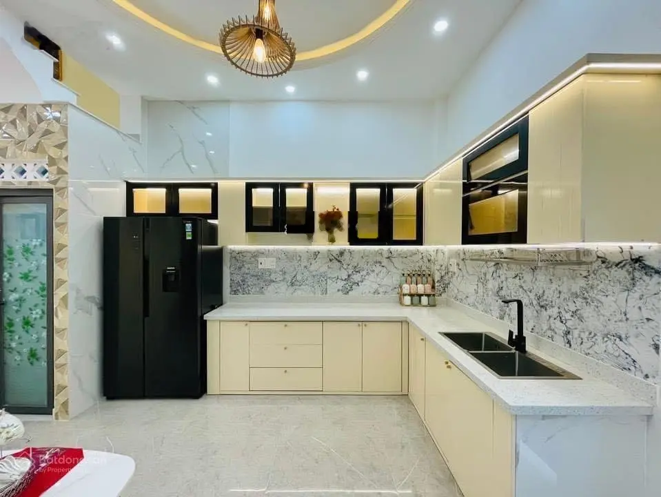 Bán gấp nhà HXH Đ. Lãnh Binh Thăng, P. 13, Quận 11, 75m2, sổ riêng, đang cho thuê 18tr/th