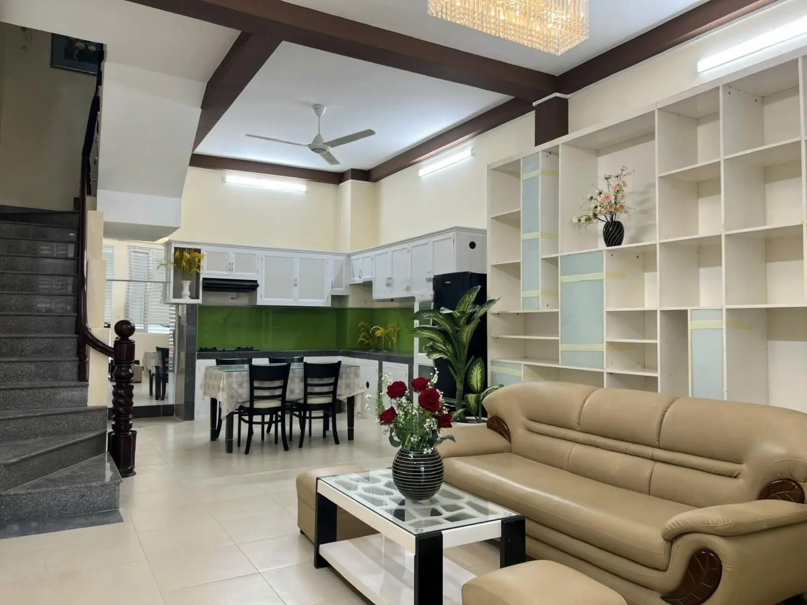 Bán nhà đẹp ,rẻ Thảo Điền, Q2, DT: 180 m2 (4x15m) giá 10,2 tỷ TL.