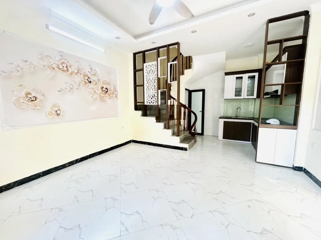 Bán nhà hoàng mai mới keng - 33m 5 tầng - gần phố ngõ nông- sổ đẹp.