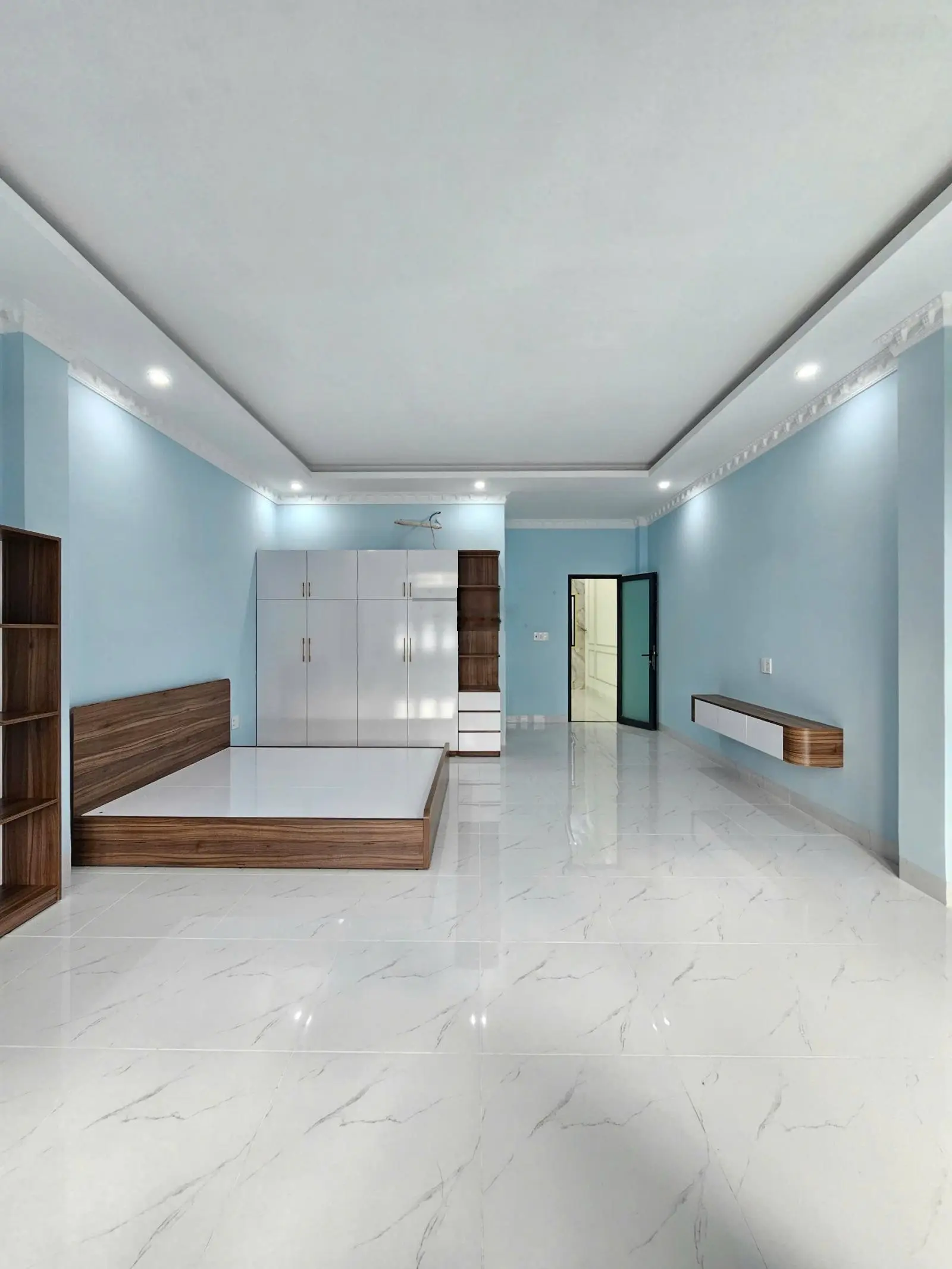 Nhà hoàn công: 4tỷ850, 97m2 nhà full nội thất sân ô tô KDC cạnh vòng xoay An Phú, TP. Thuận An