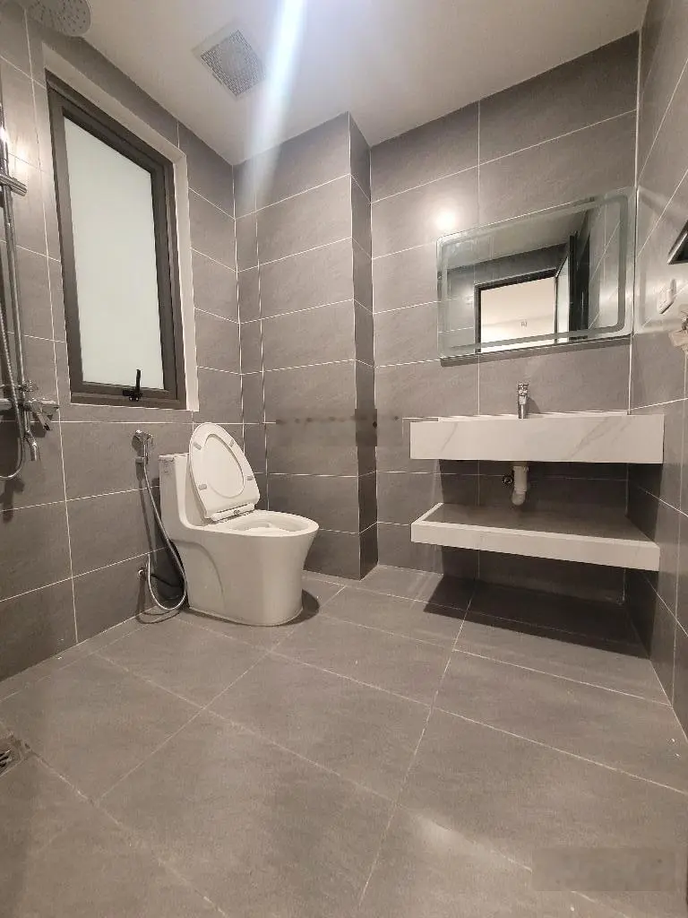 Nhà Việt Hưng - Ngô Gia Tự - Long Biên gần 35m2 x 5 tầng mới koong - chỉ 5,5tỷ oto đỗ cổng lô góc 3