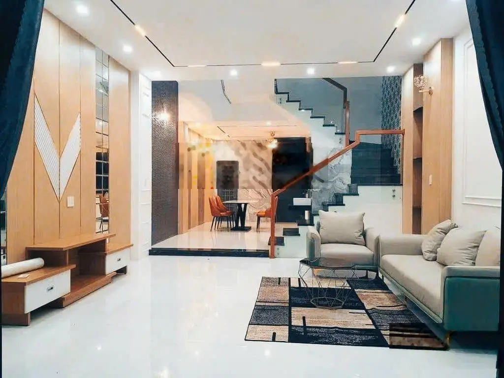 Bán nhà 3 tầng full nội thất DT 80m2, giá 5,2 tỷ - mặt tiền Hòa Phú 4, Liên Chiểu