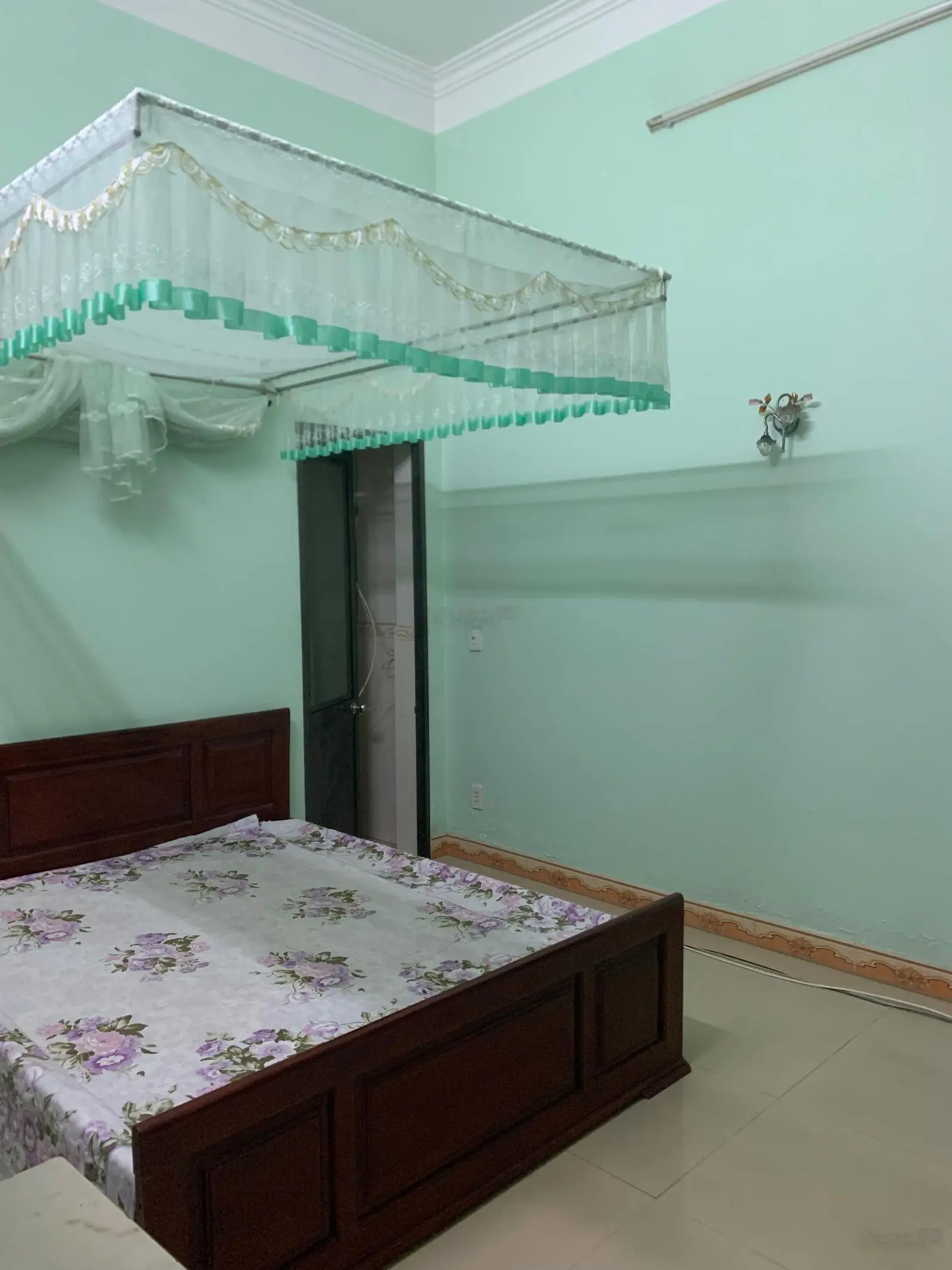 Bán nhà 3 tầng kiên cố mặt tiền Lê Trung Đình chính chủ, 250m2 sàn, 3 phòng ngủ, sổ hồng riêng