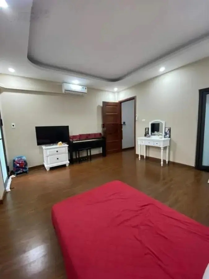 BÁN NHÀ CẦU GIẤY-Ô TÔ ĐỖ CỬA - VÀI BƯỚC RA PHỐ - 40M - 5 TẦNG - TIỆN ÍCH - HƠN 7 Tỷ