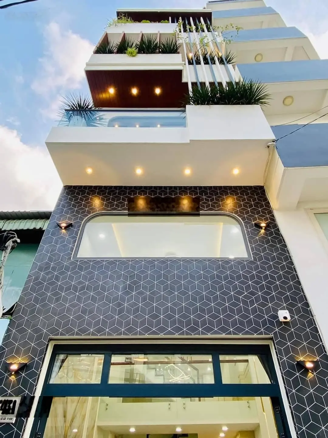 Hot! Siêu phẩm 666 đường 3/2, P14, Quận 10, DT: 63m2, sổ hồng riêng chính chủ