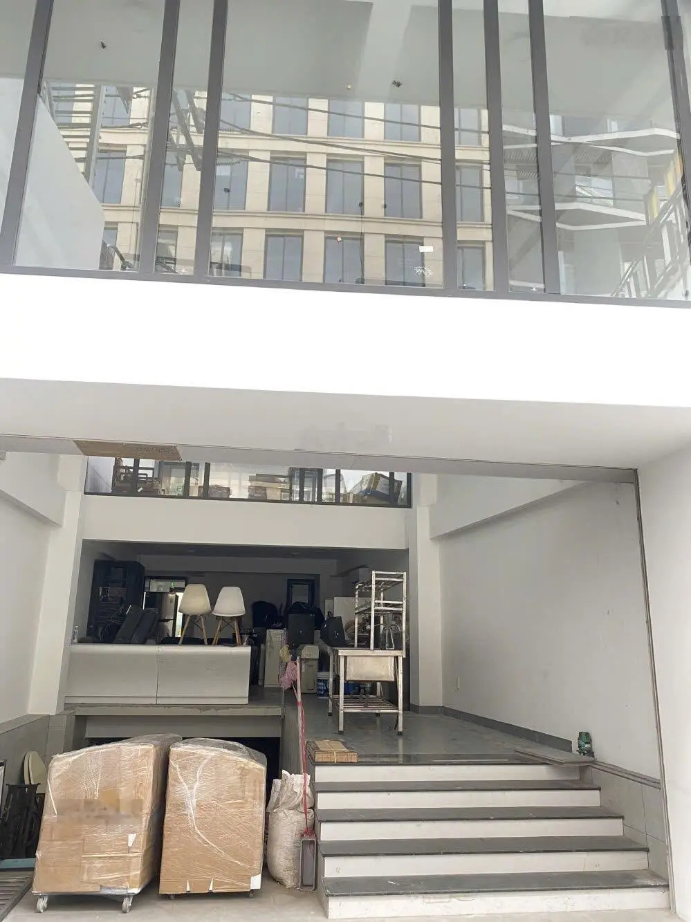 Bán nhà mặt tiền trương quốc dung gần nguyễn văn trỗi, kc 3 tầng dt: 5,6 x 21m giá rẻ 34 tỷ tl