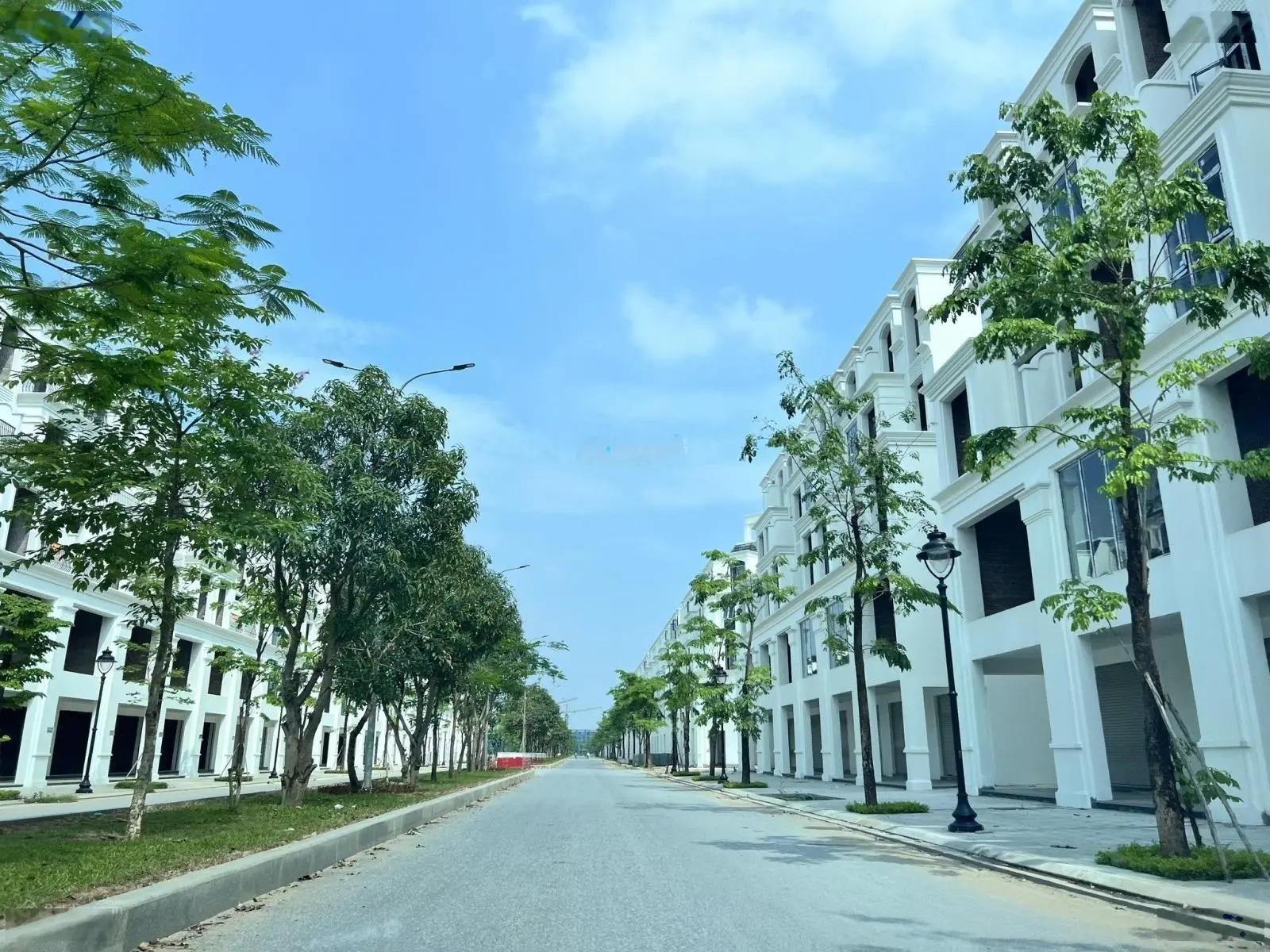 Cần nhương lại liền kề đường 33m, 100m2 tại dự án Hinode Royal Park, giá tốt 19,5 tỷ