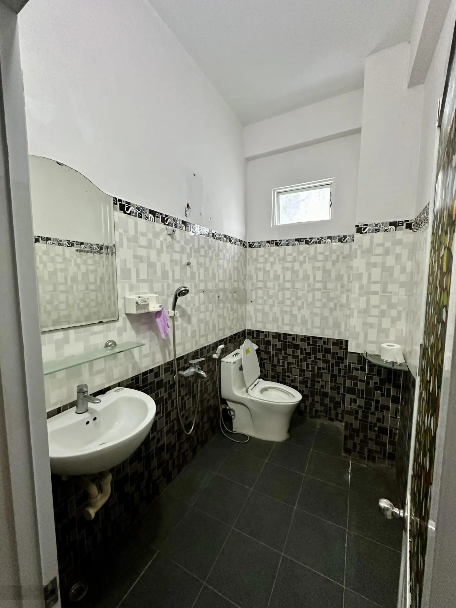 Bán nhà 3 tầng hướng Đông Nam KĐT Phước Long dt 80m2 ngang 5m đường rộng 16m
