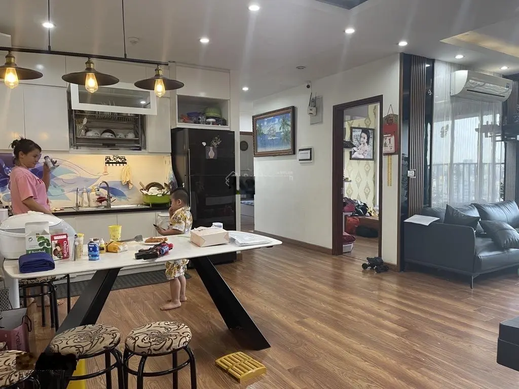Bán căn hộ CC tòa Green Stars, 102m2, 3 ngủ lô góc, sổ chính chủ, về ở ngay