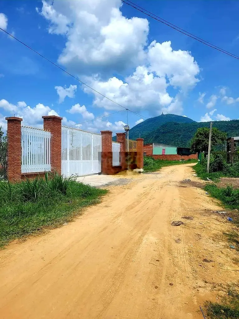 Bán lẹ miếng đất TC liền kề đường nhựa 8x44dân đông view Nú Bà (sổ sẵn