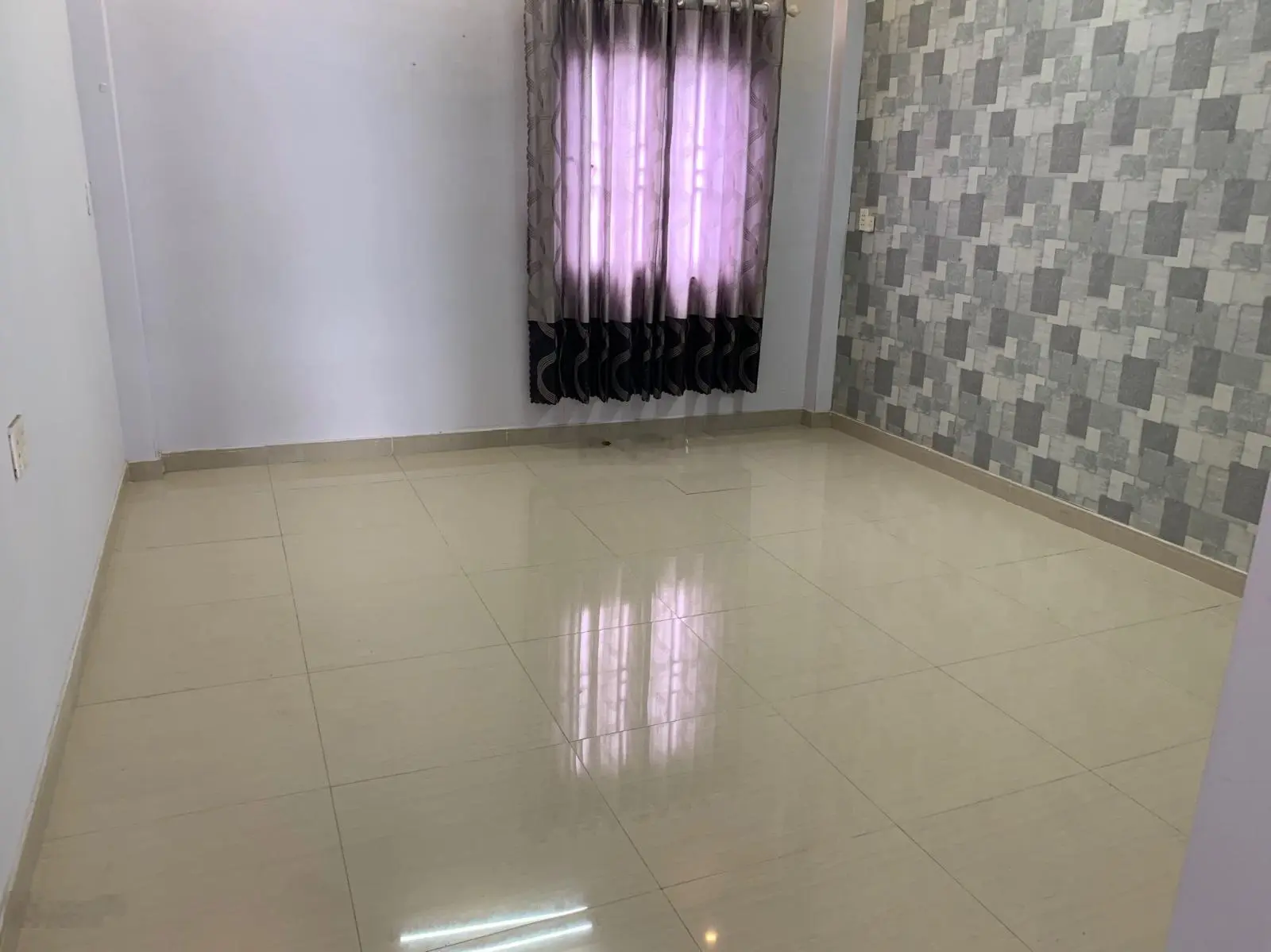 Bán nhà 3 tầngmặt tiền đường nhựa giá 5,7 tỷ, diện tích 188 m2, tại Phan Văn Hớn, Bà Điểm, Hóc Môn