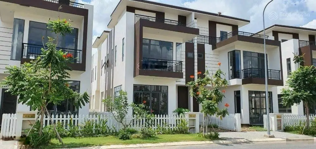 Chỉ từ 2.6 tỷ sở hữu biệt thự trung tâm thị trấn Bến Lức