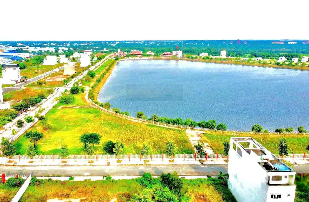 Cơ hội vàng nắm bắt liền tay mảnh đất lí tưởng với view hồ tuyệt đẹp và không gian sống lành mạnh