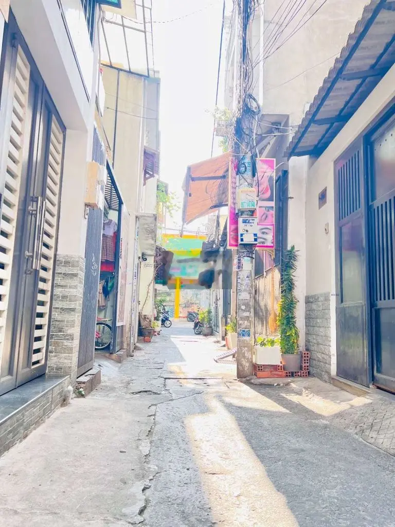 Nhanh tay!! Nhà đẹp giá vô cùng hợp lí ngay trường Đại học, chợ