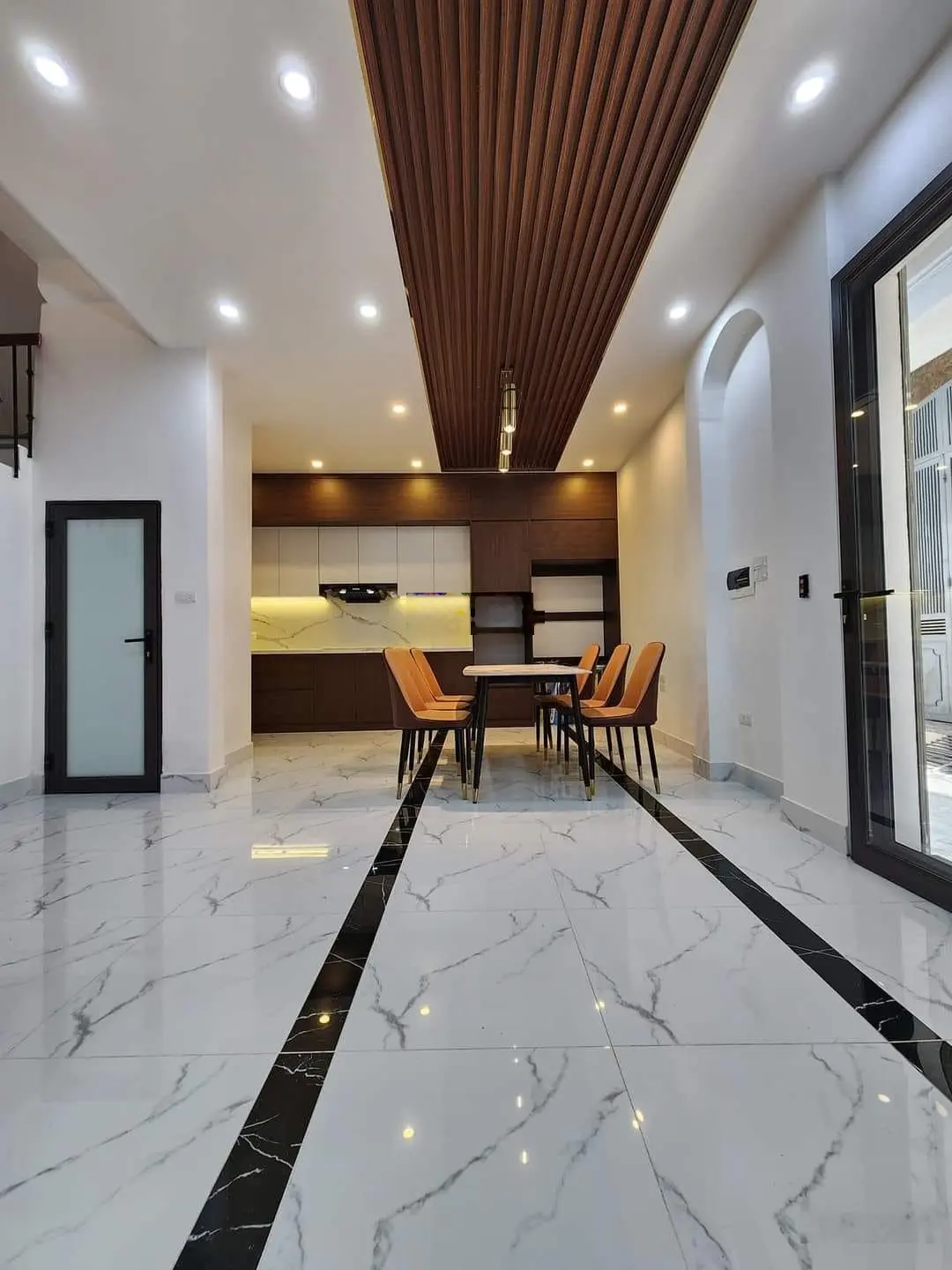 Bán nhà phân lô, ô tô đỗ cửa 50m2*4T giá 10.8 tỷ Vương Thừa Vũ, Thanh Xuân