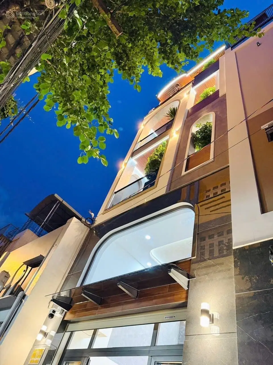 Chính chủ cần bán gấp nhà Đ.CMT8,P12,Q10 giá 3TỶ950/63,8m2 thuê 28tr/tháng gần Công trường Dân Chủ