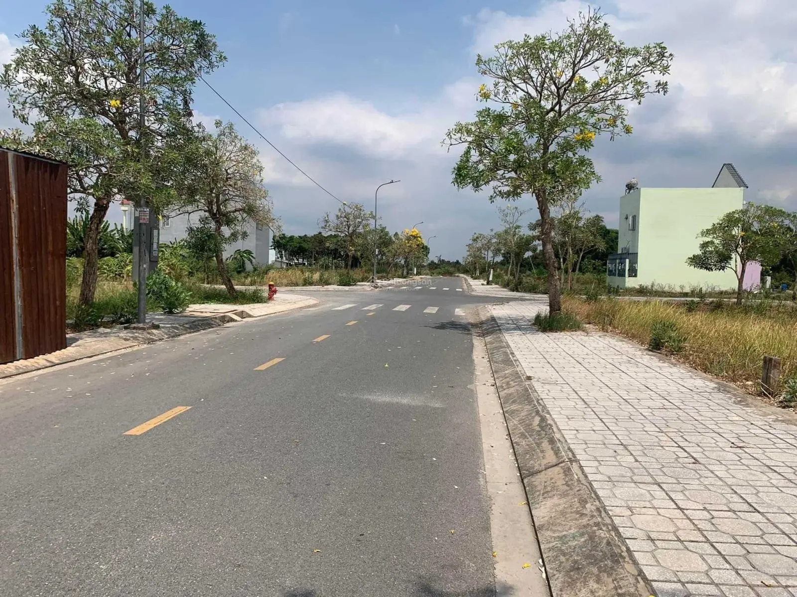 Trục chính Bình Mỹ Center 85m2, vị trí đẹp, sổ sẵn giá 2tỷ050, hỗ trợ ngân hàng LH 0934 004 ***