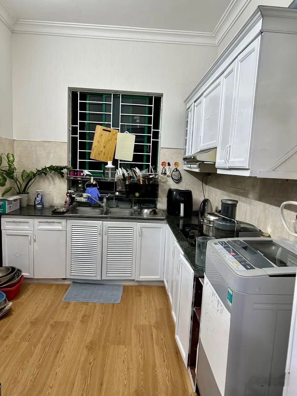 6 tỷ. Chính chủ bán căn Trung Hoà Nhân Chính 120m2, 2 ngủ 2WC, sẵn sổ đỏ, tầng đẹp view nội khu