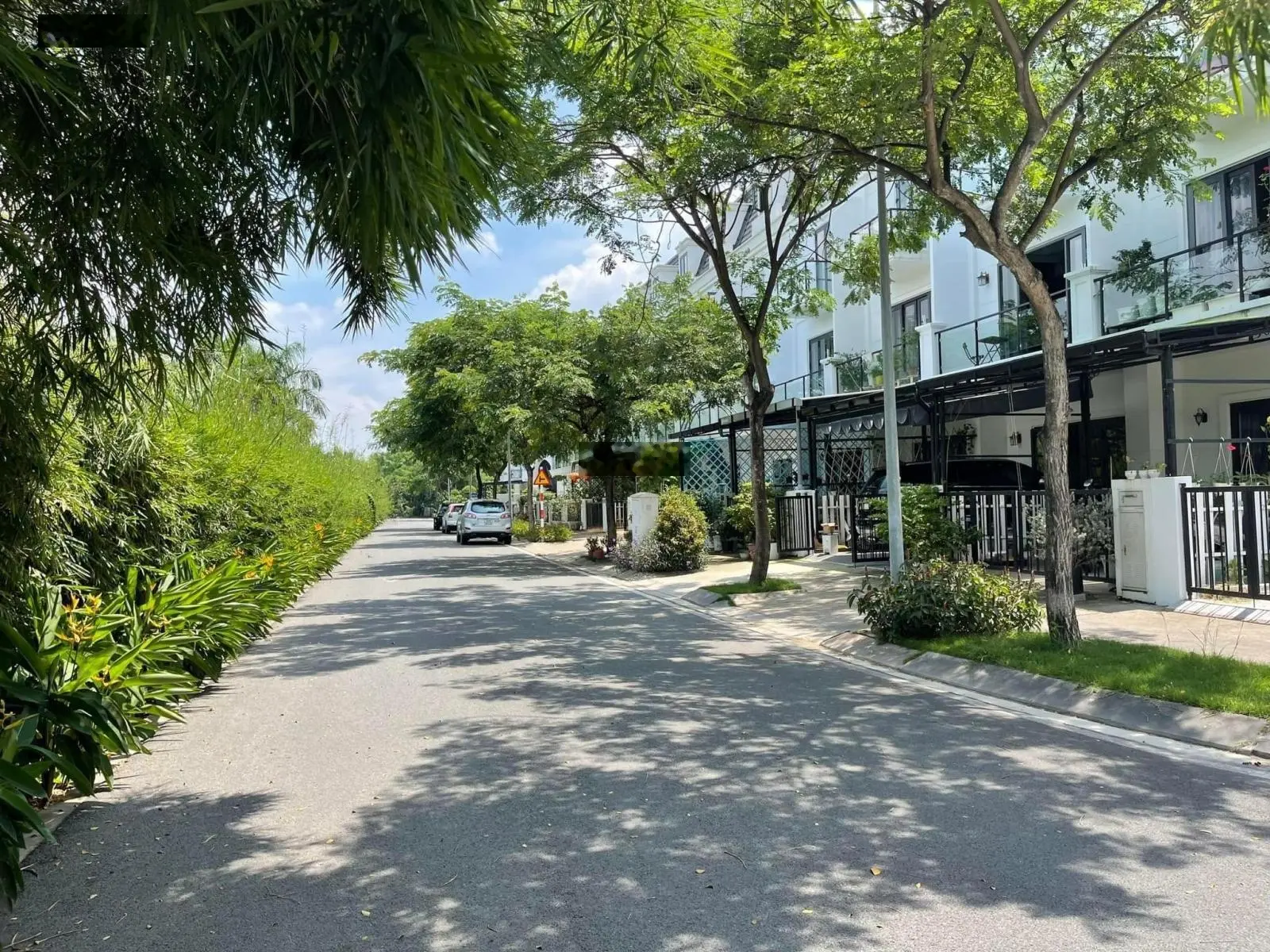 Bán căn nhà phố Sim City hoàn thiện nội thất, giá chỉ 6,5 tỷ
