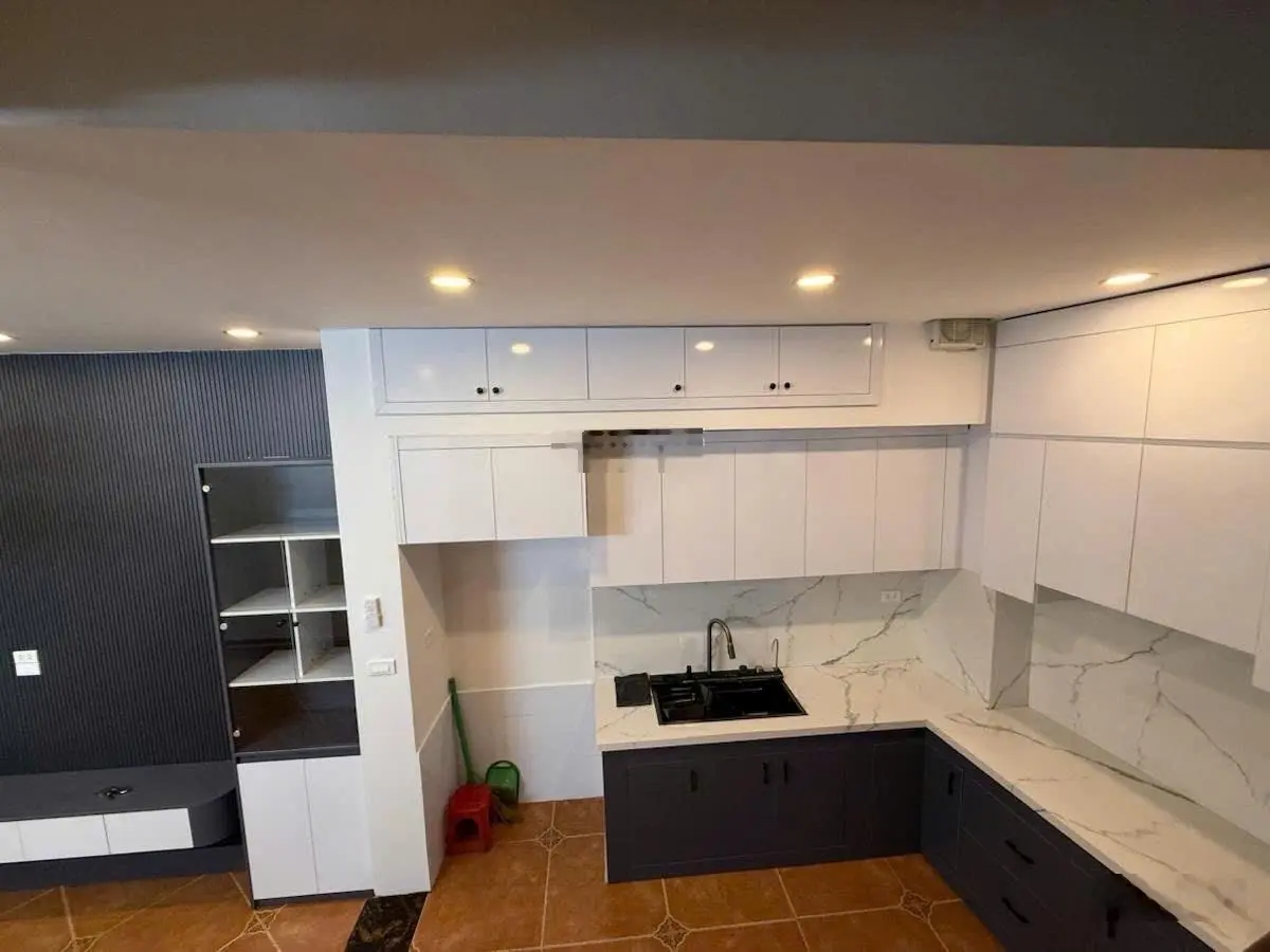 Bán nhà Cầu Giấy phân lô, dân xây chắc chắn. cách mặt ngõ chưa đầy 10m. Dt 32mx5t mặt tiền 4m.