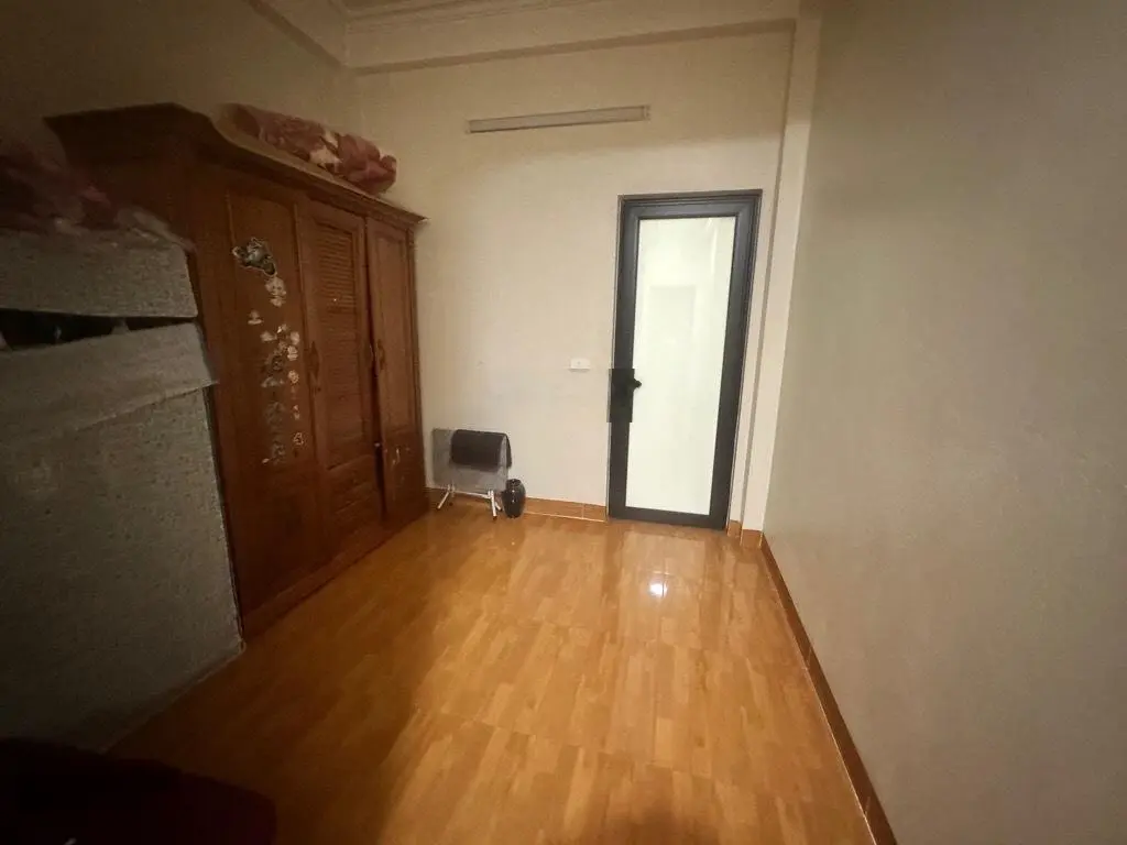 Bán nhà phố trạm long biên thông ô tô đỗ cửa dt 32m 5t giá 5.68 tỷ lh 0988009316 xem nhà ngay