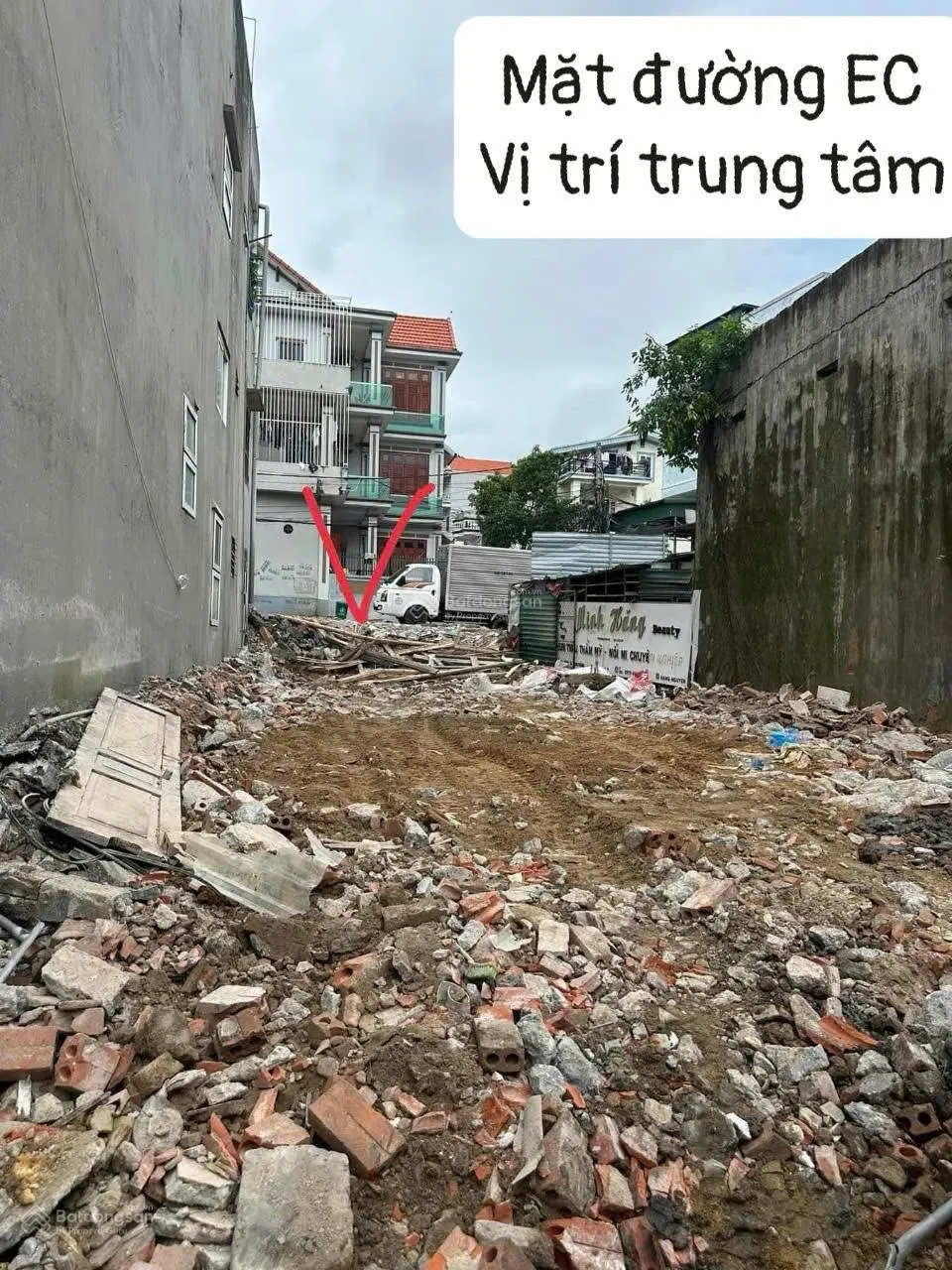 Chủ thiệt chí bán mảnh đất mặt đường EC cạnh chợ giá siêu tốt