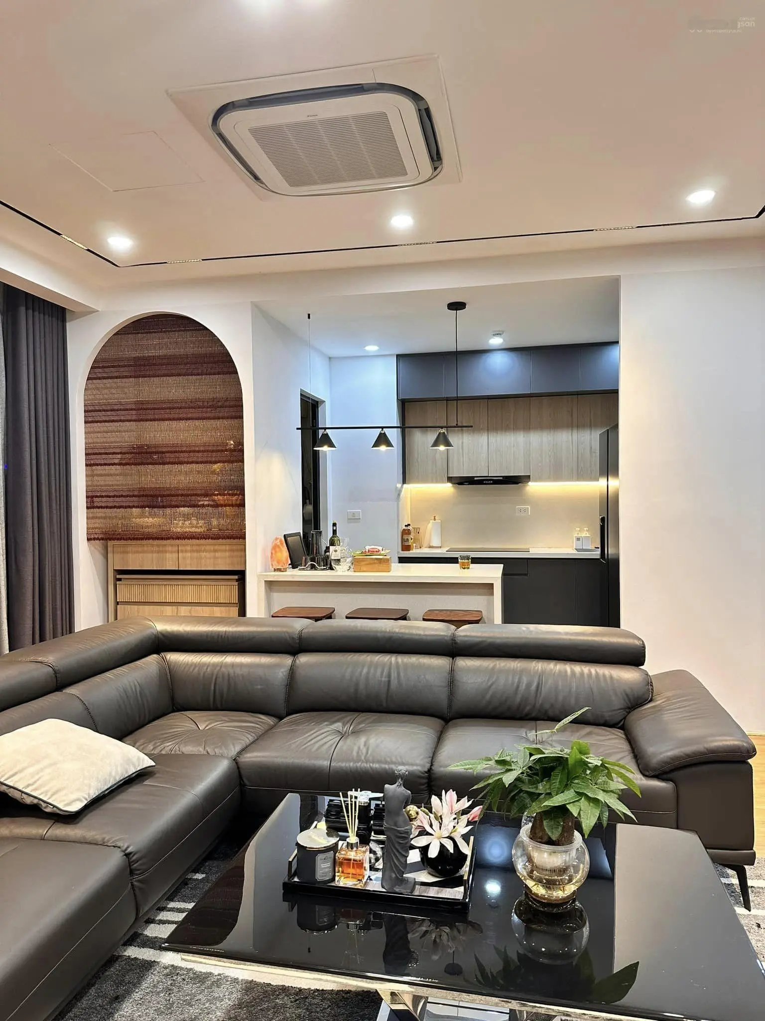 Siêu phẩm giá tốt nhất tại The Emerald. Diện tích 124m2 thiết kế 3 ngủ, nội thất sang - xịn - mịn