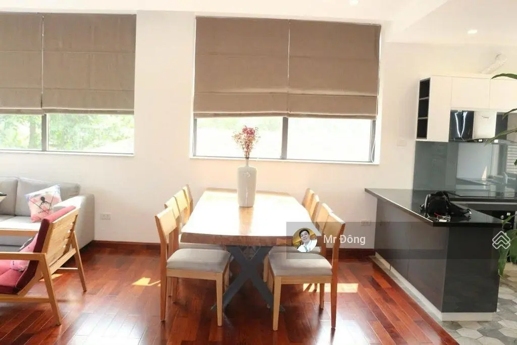 Bán căn hộ cho tây thuê quận Tây Hồ 195m2, 6 T, Mt 8m, 3 thoáng, giá 75 tỷ