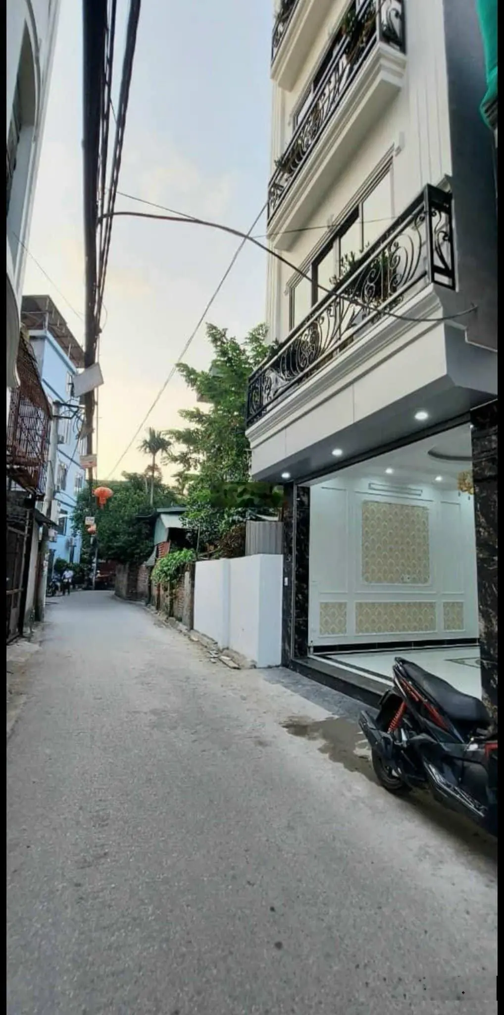 BÁN NHÀ XUÂN PHƯƠNG - Diện tích 45m - lô góc - OTO ĐỖ CỬA - NGÕ THÔNG - gần trường FPT