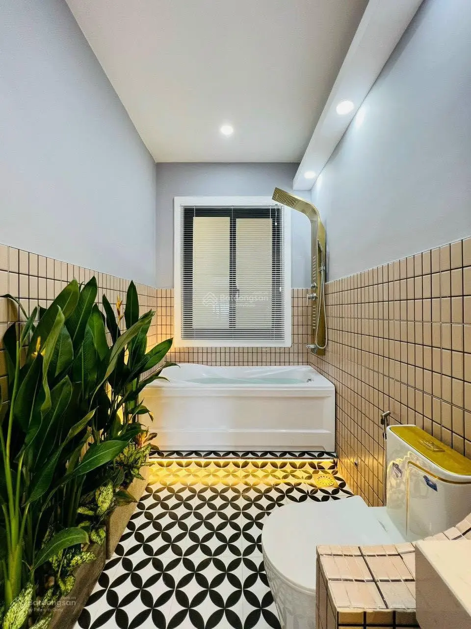 Bán căn nhà 48m2 hẻm 128 Trần Quốc Thảo, Phường 14, Quận 3, sổ riêng, bán gấp trong tuần, 2 tỷ350tr