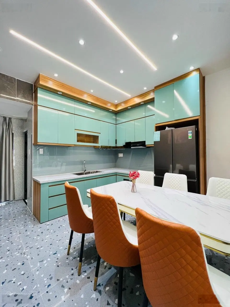 Sở hữu ngay căn nhà Võ Văn Tần, P. 6, Quận 3, DT 60m2, giá 3 tỷ 750tr, cho thuê 20tr, sẵn sổ hồng.