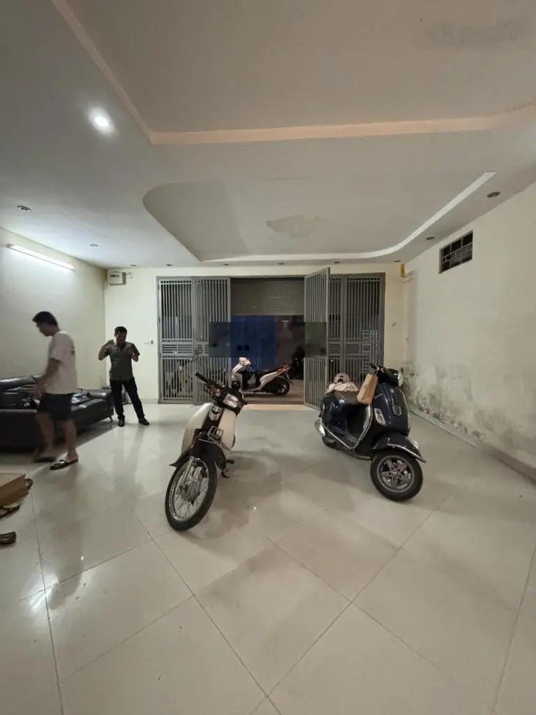 Bán nhà phố Thái Thịnh- Phân Lô- ô tô vào nhà- 6T dân xây- DT 50m2- Giá cực tốt