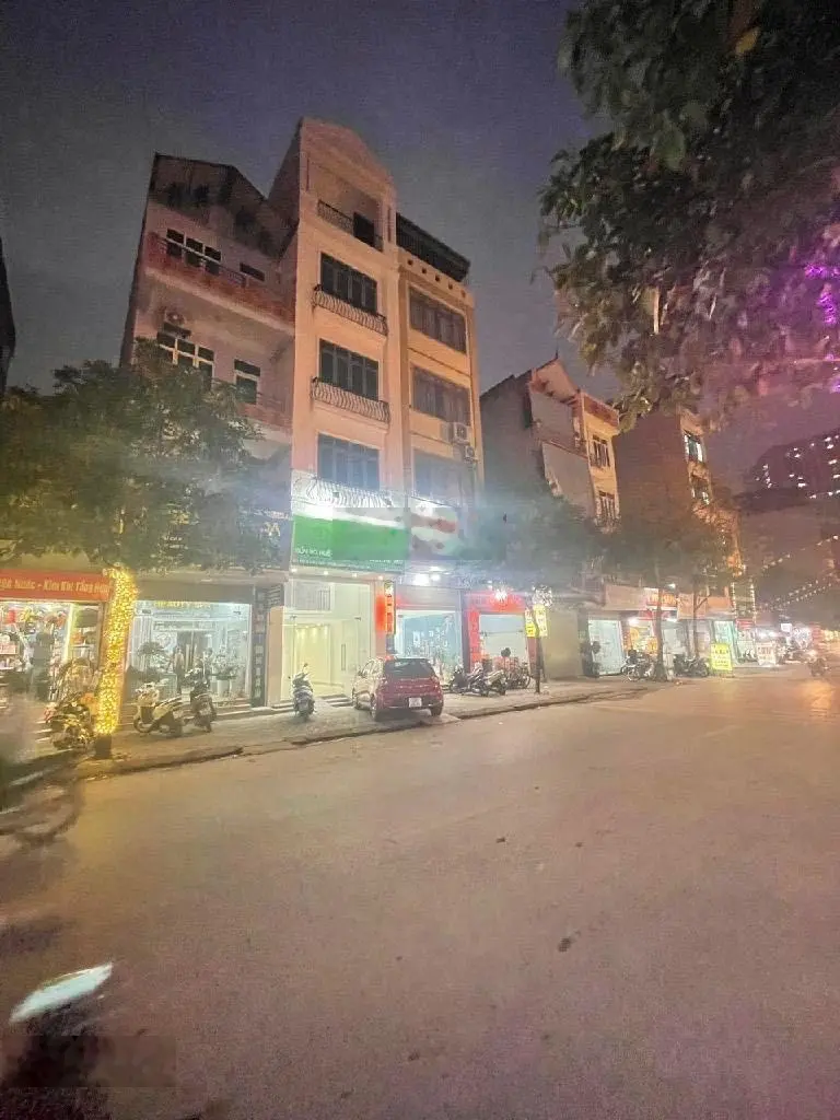 7 tầng thang máy - mặt phố Bà Triệu - thông sàn kinh doanh - hàng siêu hiếm