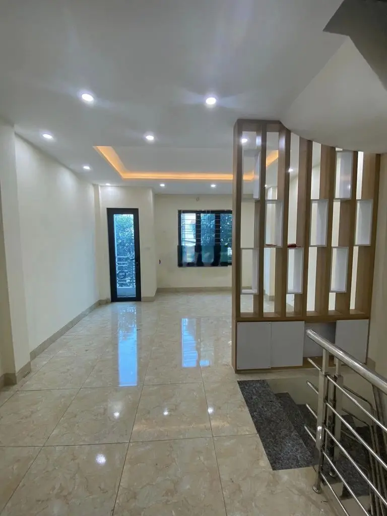 Mặt đường 2 oto tránh - đa sỹ- 40m2- 2 thoáng-5 tầng - kinh doanh đỉnh