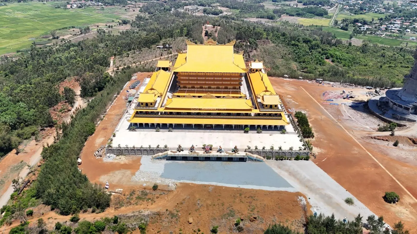 Bán mặt tiền Hoàng Sa ngay cầu Cổ Luỹ chùa Minh Đức giá rẻ bất ngờ gần 200mv! Nhận mua bán ký gởi