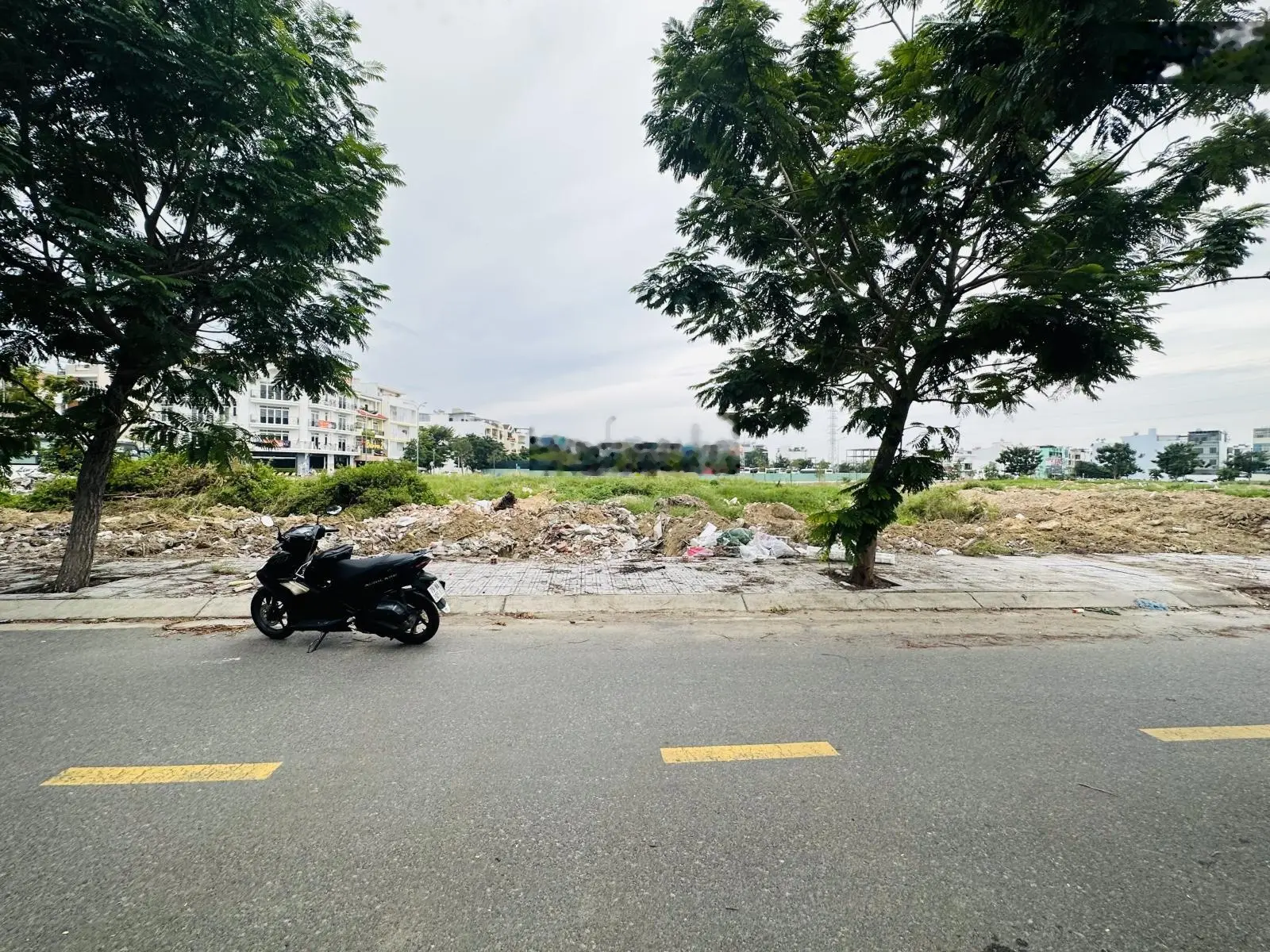 Lô Đối Diện Trung Tâm Thương Mại Hà Quang II Bán Nhanh 4.2 Tỷ (Bao Cọc)