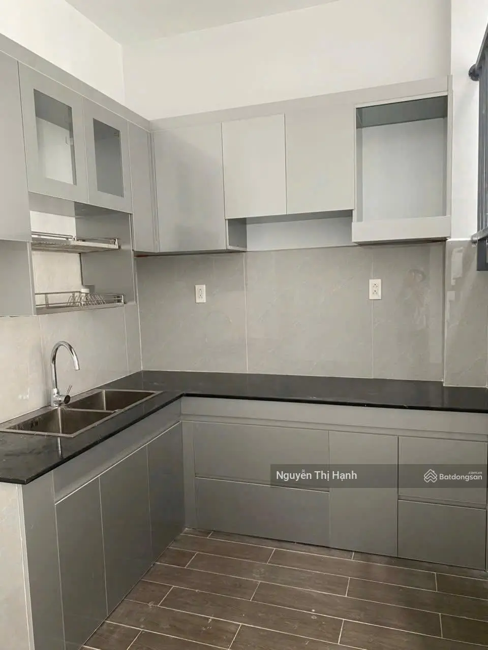 Bán nhà hẻm đẹp Đường 5, Phường Linh Xuân, TP. Thủ Đức, Sân trước đậu ô tô thoải mái