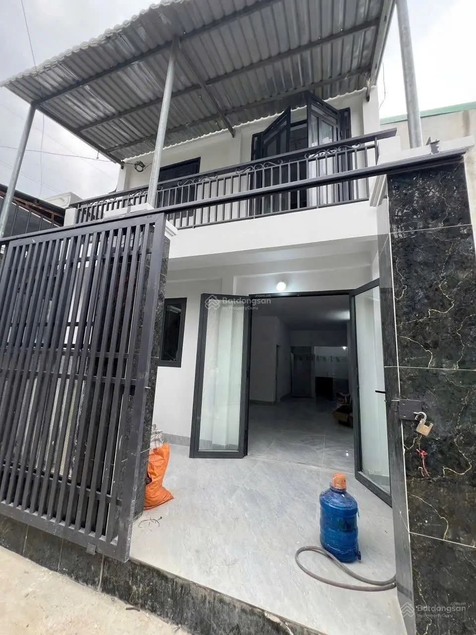 Bán nhà lầu trệt 2 PN, 2 wc gần trường tiểu học Lê Thị Trung TP Thuận An