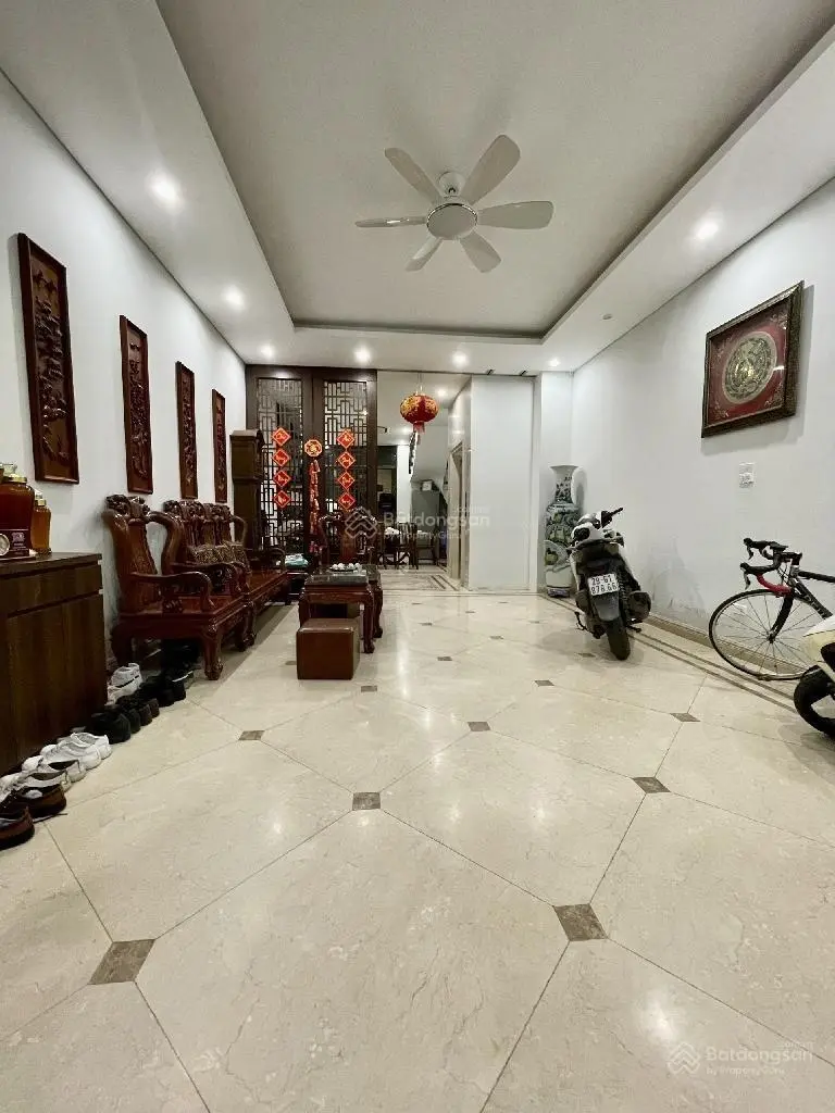 Phố thịnh liệt, dt :75m2 4tâng mt5m thang máy khu phân lô vỉa hè ôtô tránh ôtô vào nhà ở và vp
