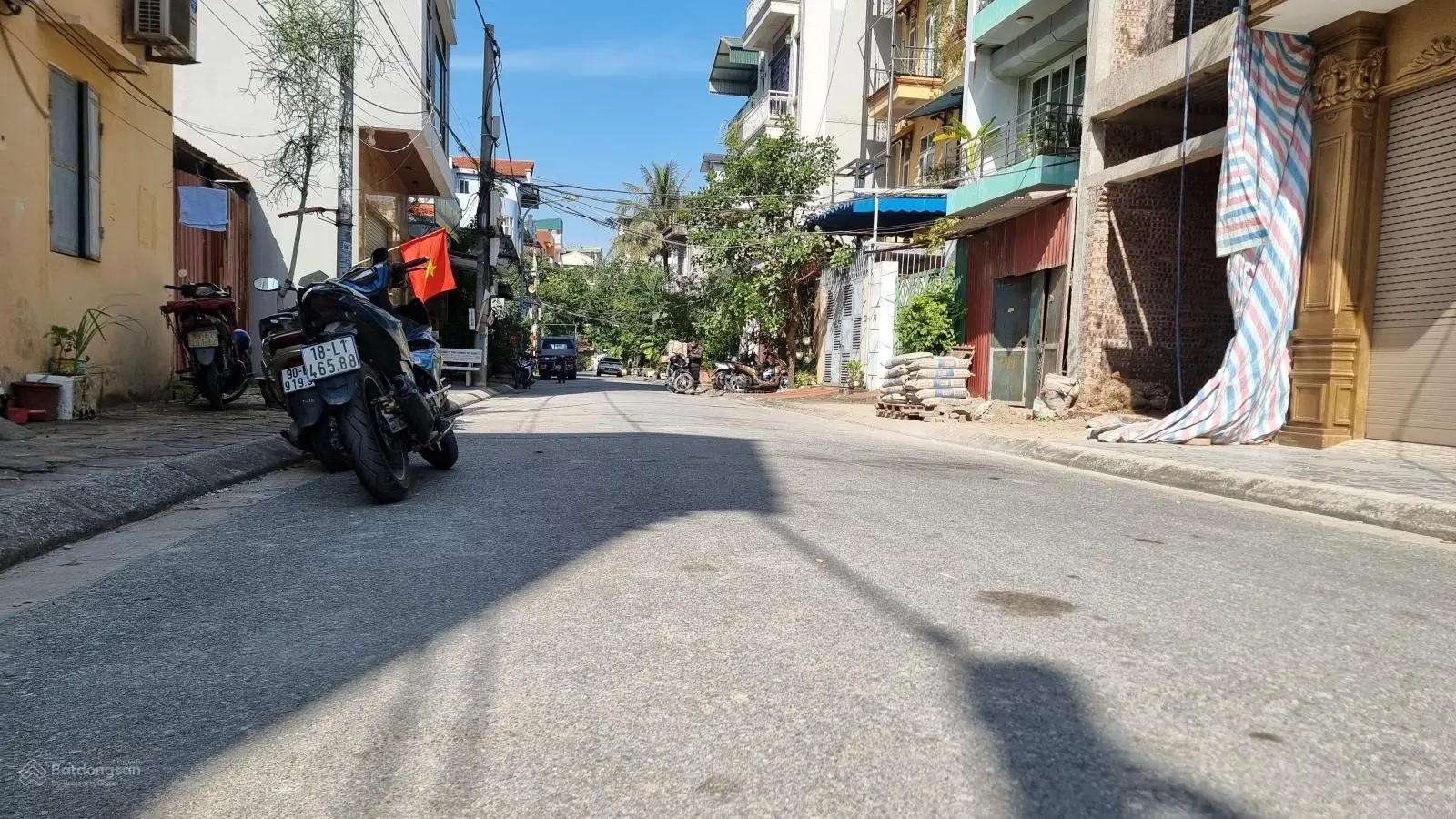 Khu dân cư víp phân lô Ngọc Thụy, nhà mặt tiền kinh doanh vỉa hè đá bóng. Dòng tiền ổn định